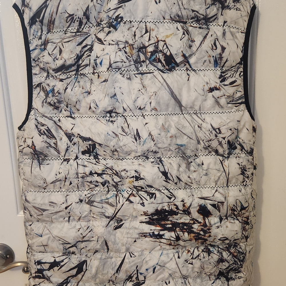 NIKE Womens Black and White Graphic Vest. - Picture 5 of 9